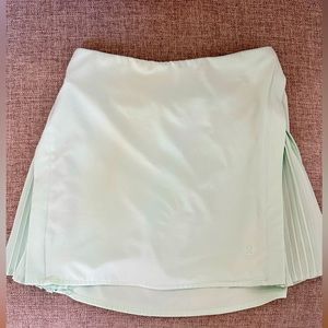 Lulelemon side pleat skirt in pistachio